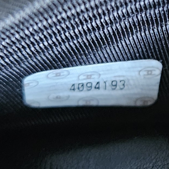 Chanel WOC in Black Patent Leather Vintage in EUC w/COA and dustbag - Picture 8 of 14